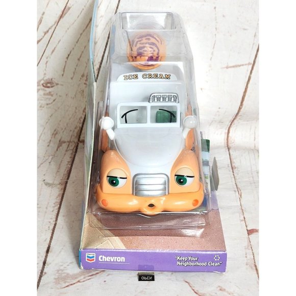 Vintage TheChevron Cars Summer Scoop Toy Ice Cream Truck with Opening Doors - Picture 5 of 16